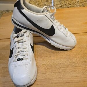 Nike Classic White and Black Trainers